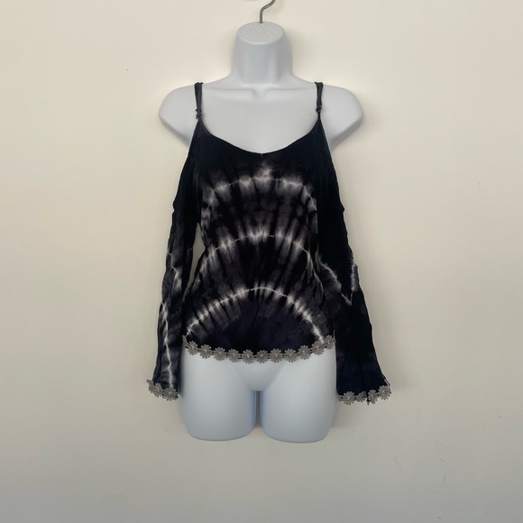 Black and White blouse - Picture 3 of 5